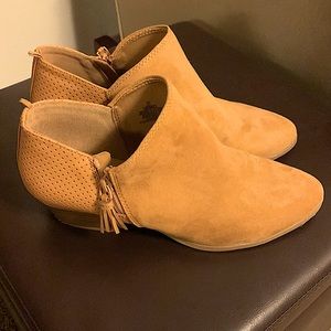 OLD NAVY SZ 10 CARAMEL ZIPPER BOOTS in SIZE 10